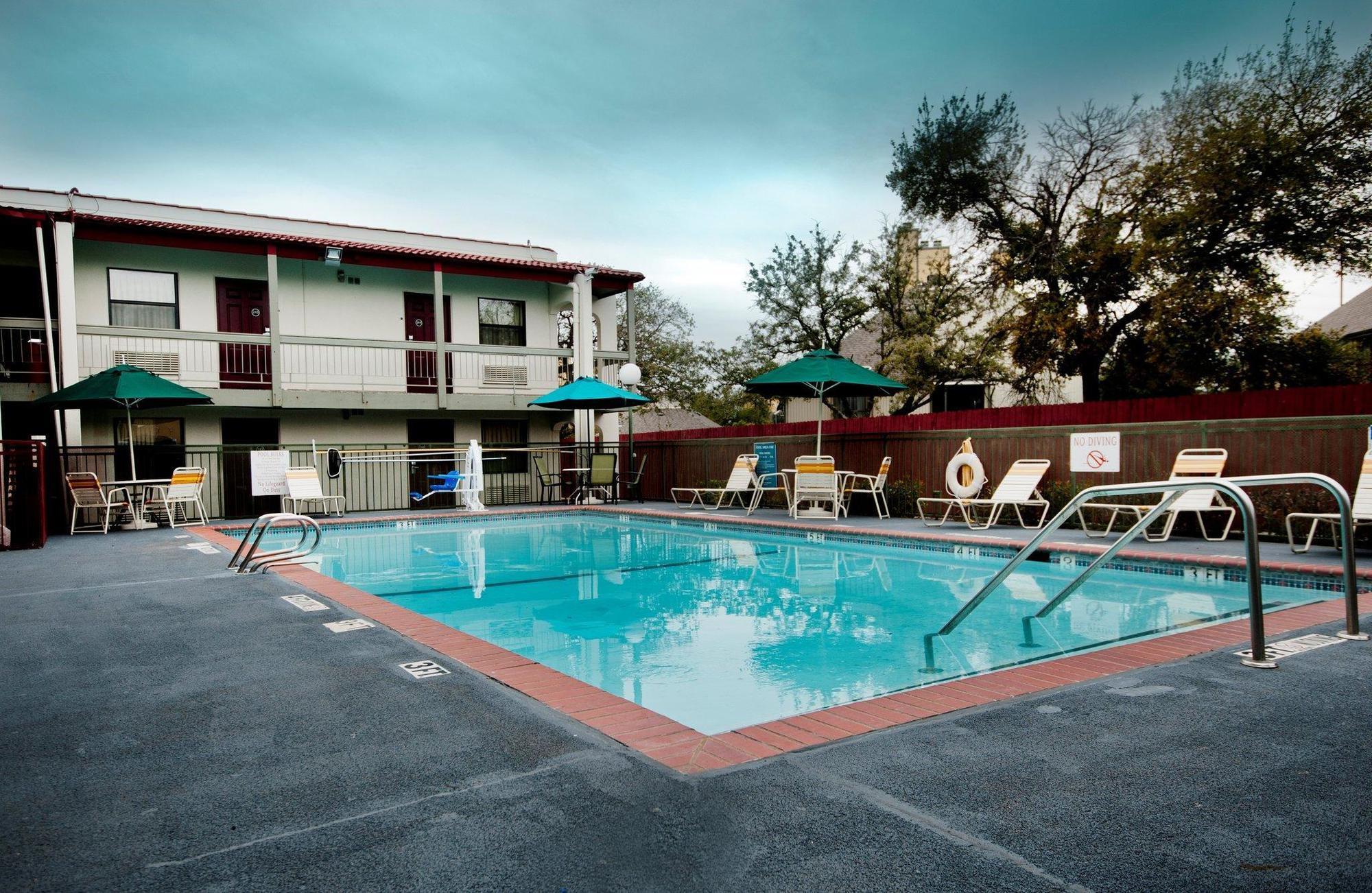 Red Roof Inn North Dallas - Park Central Exteriör bild