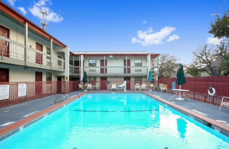 Red Roof Inn North Dallas - Park Central Exteriör bild